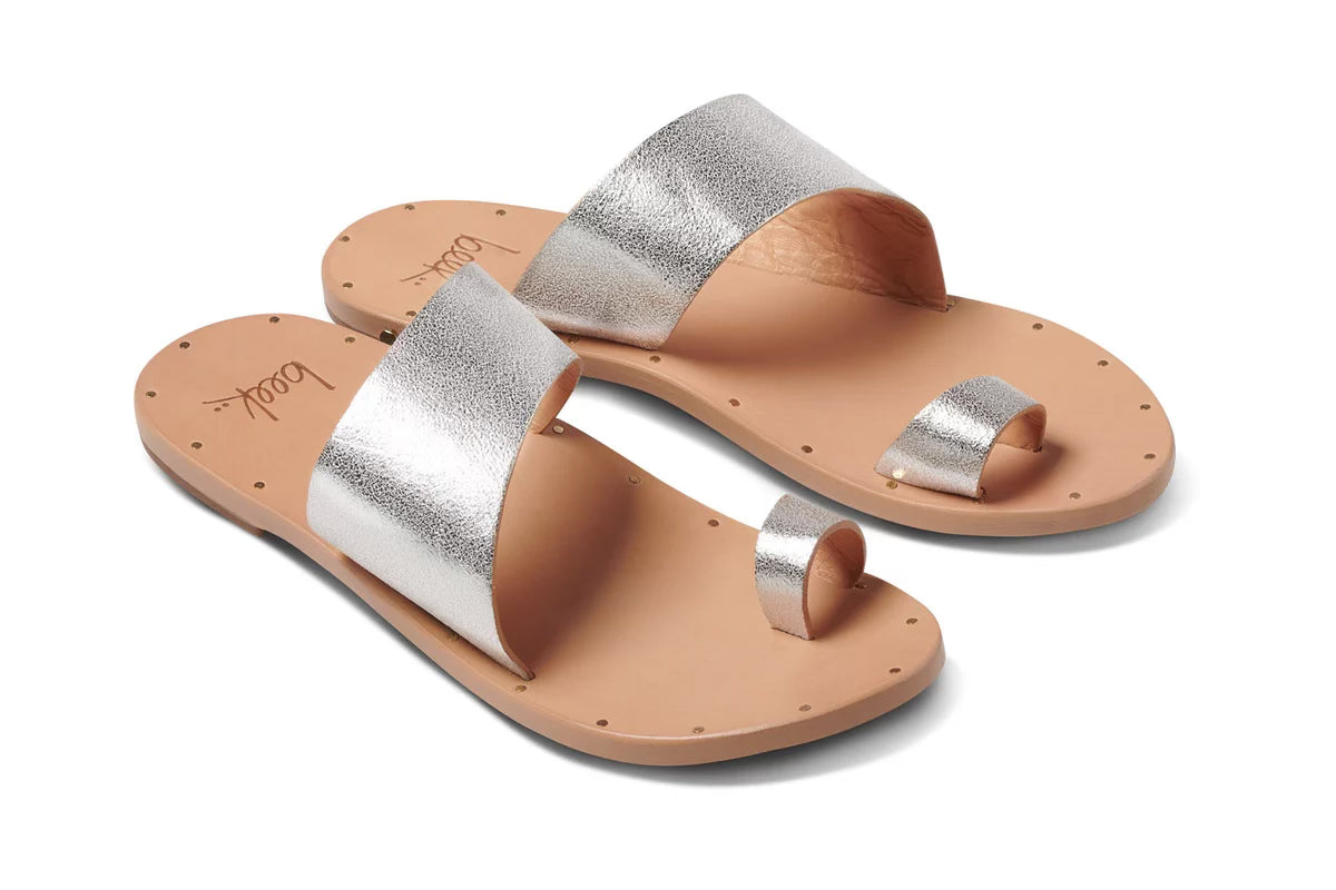 Beek Finch Leather Toe Ring Sandal in Silver Beach