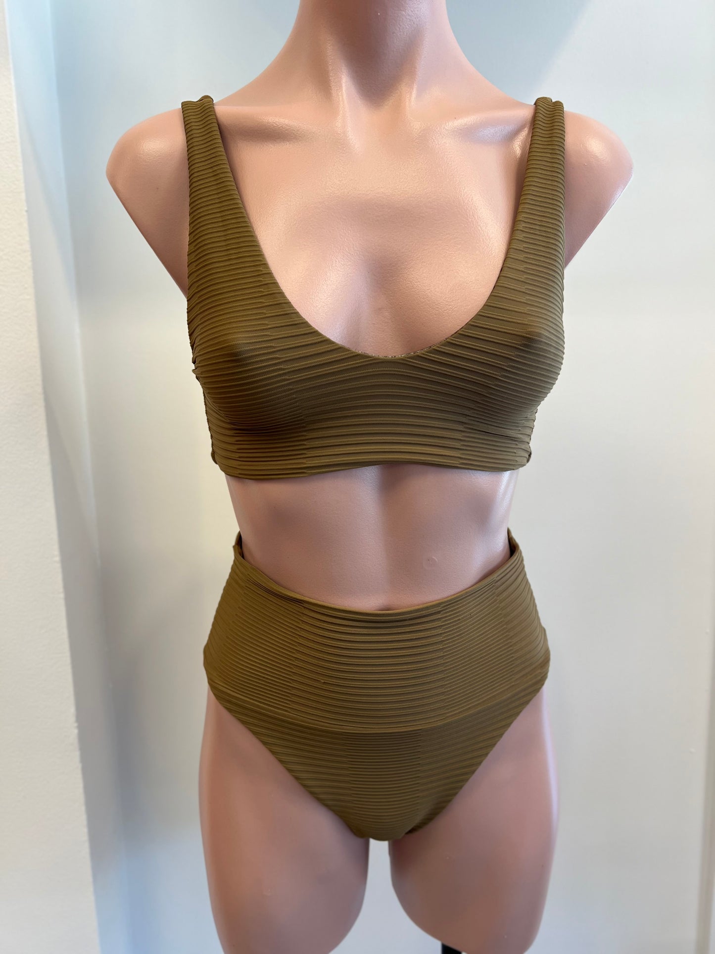 Acacia Maggie Dual Ribbed Bikini Top in Bear